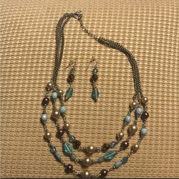 EUC 2 Womens Necklace and Earrings sets - Picture 8 of 10
